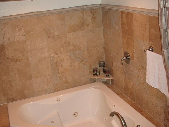MASTER WASHROOM