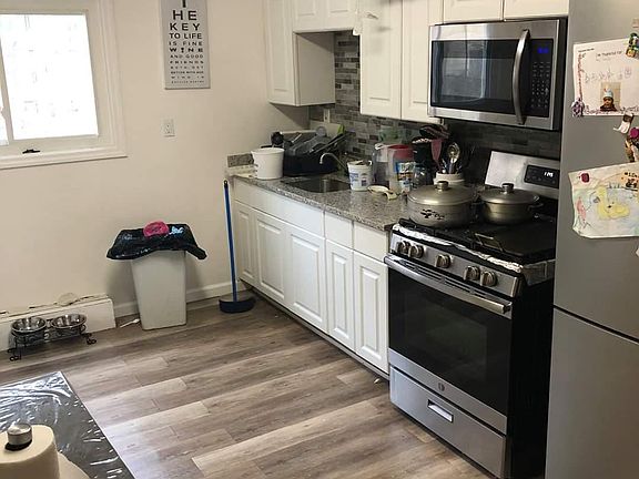 2nd image of 8 Morris Pl #2