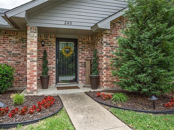 4th image of 240 Whispering Hills Dr