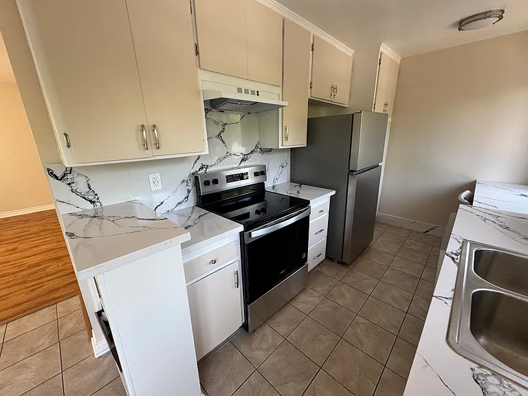 1040 N Laurel Ave #5 — Photo 30