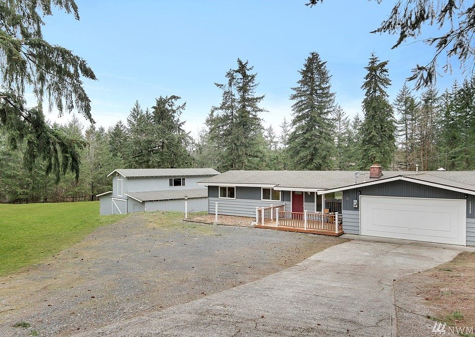 Room to roam and tons of potential to build 2nd home on this spacious property*2 separate parcels in Homestead Acres