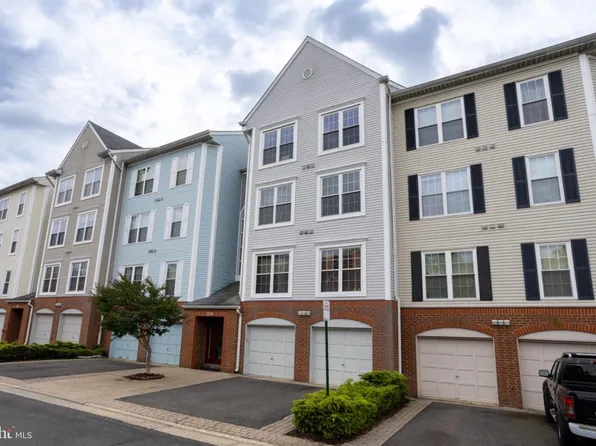 279 S Pickett St APT 301, Alexandria, VA 22304