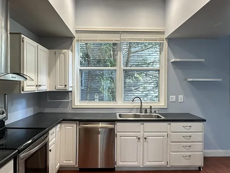 21 Skylark Dr — Photo 2