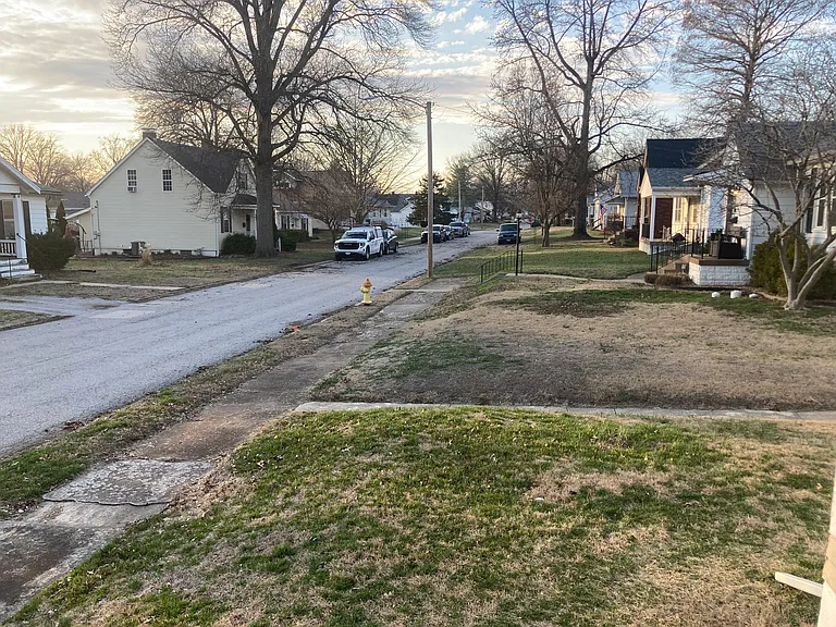 8 N Indiana Ave — Photo 40