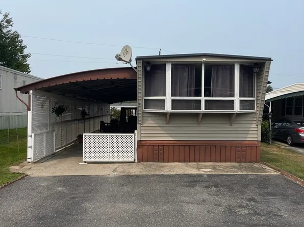 556 Central St #4, Leominster, MA 01453