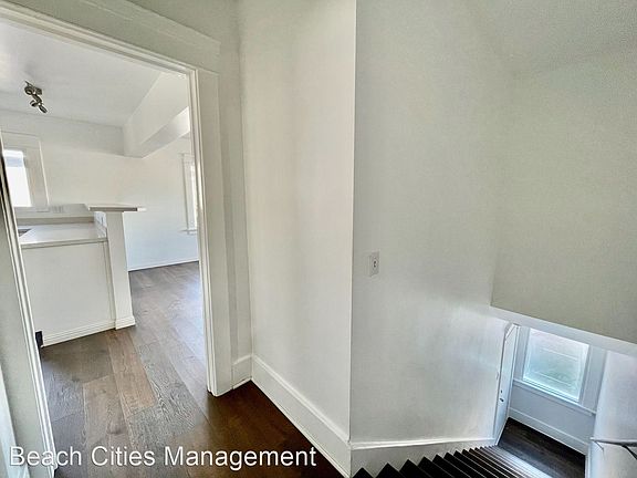 4th image of 21 Bonito Ave #21