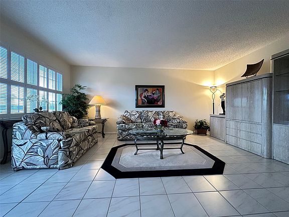 3rd image of 3090 Oakridge U #3090