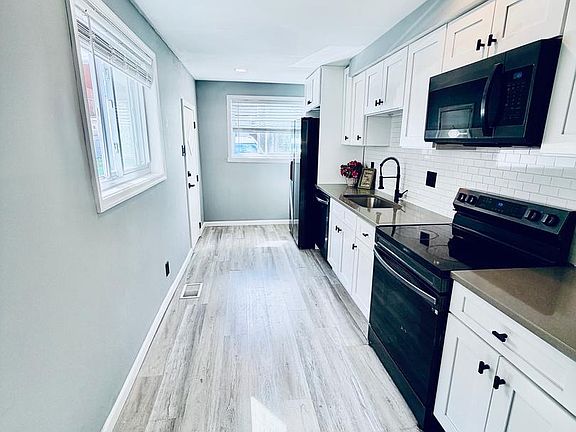 5th image of 1654 E Lycoming St