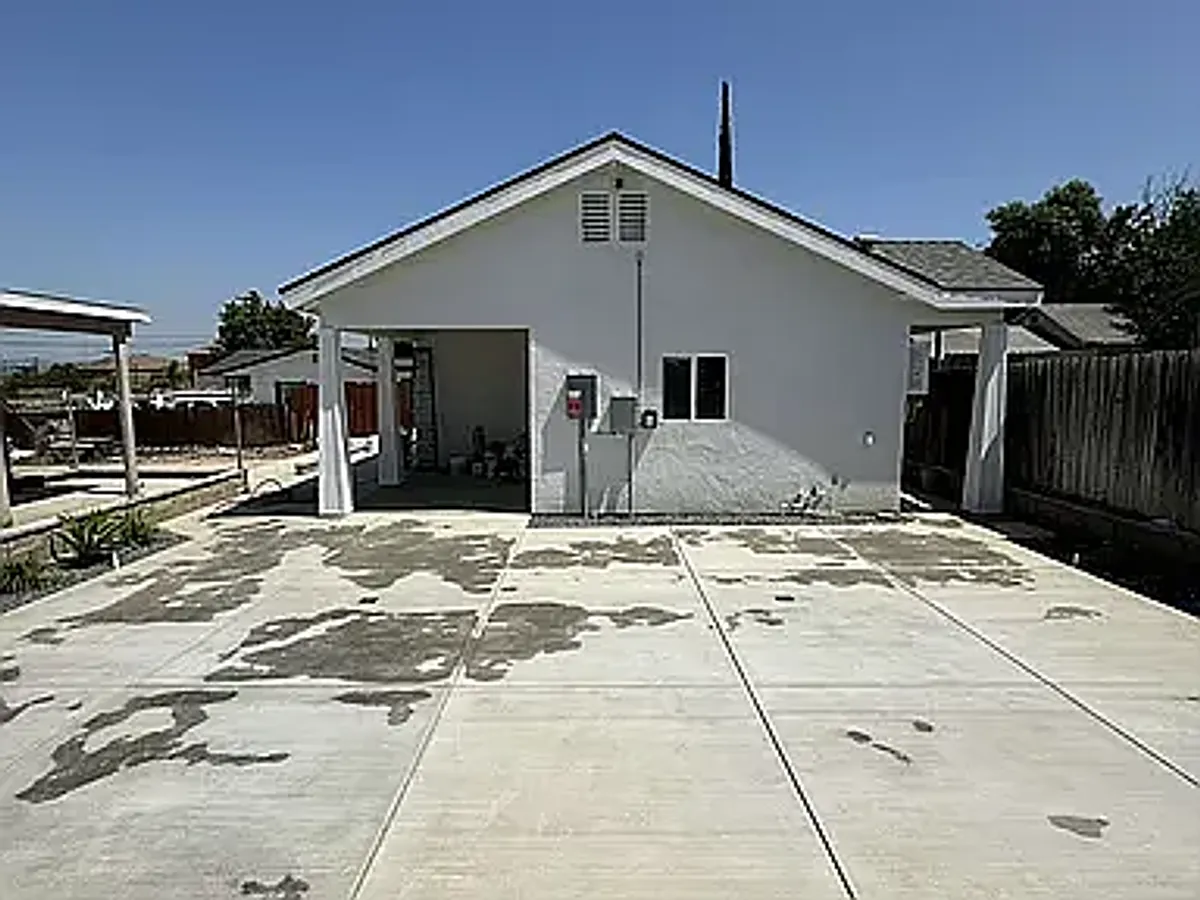 Building Photo - 6496 Chadbourne Ave