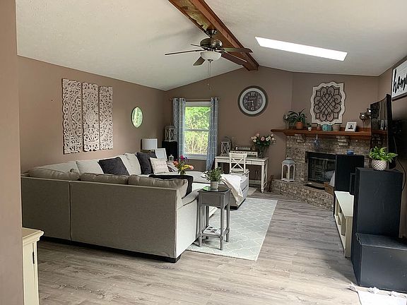 2nd image of 1116 N Scenic Ln