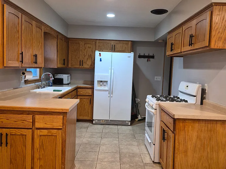 1018 Harmony Dr — Photo 3