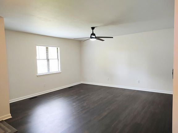 3rd image of 302 Shannon Dr
