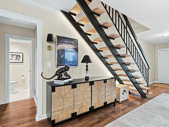 3rd image of 50 Pondview Rd APT C