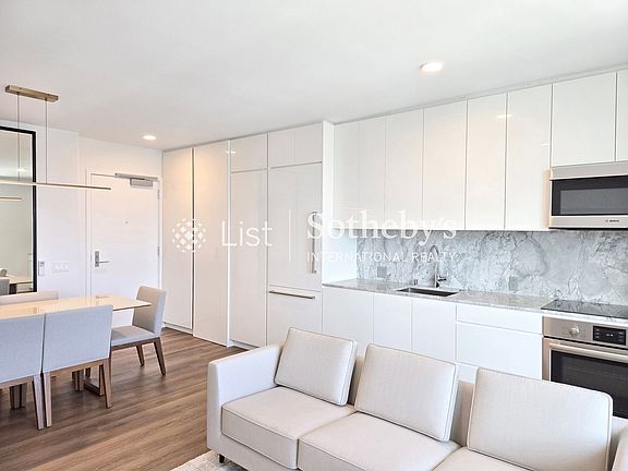 4th image of 987 Queen St #4003