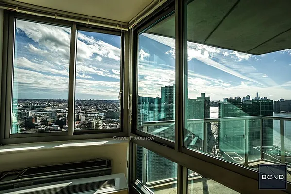 Rented by Bond New York | media 3