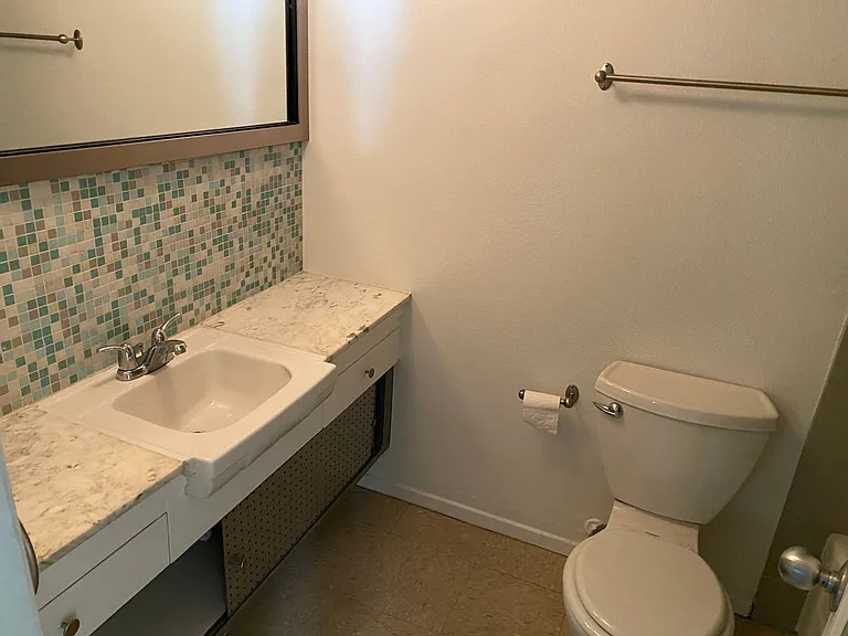 3328 Seneca Dr — Photo 10