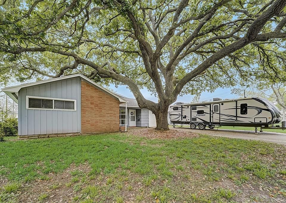 104 Palm Ln, Lake Jackson, TX 77566 MLS 54656952 Zillow