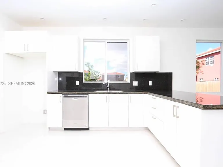 15631 SW 11th Ter — Photo 37