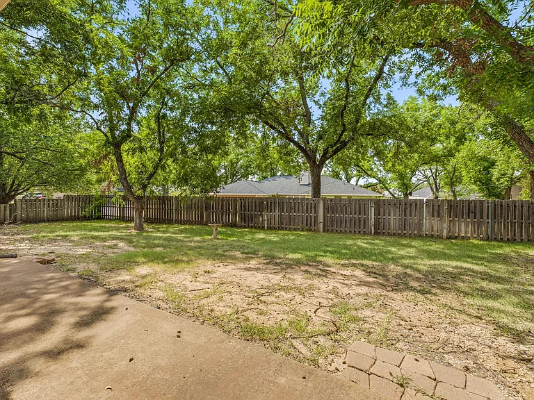 6023 Melrose Cir — Photo 16