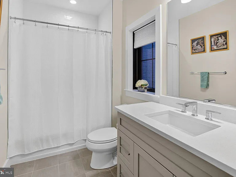 6106 Swansea St — Photo 34