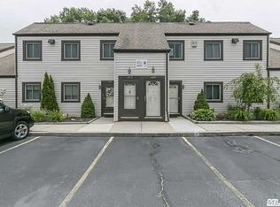 622 Lake Ct, Middle Island, NY 11953