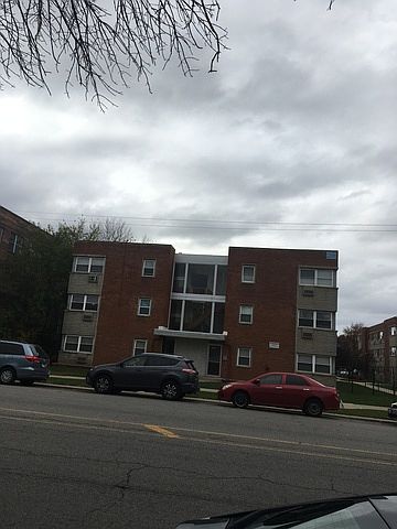 1st image of 2405 W Balmoral Ave APT 1F