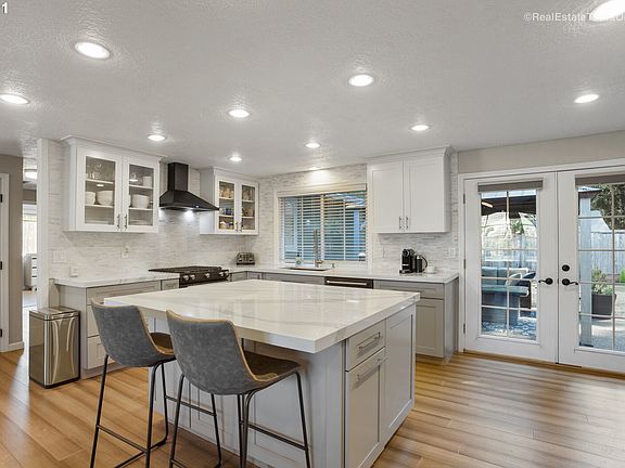4th image of 2884 SE 45th Ct