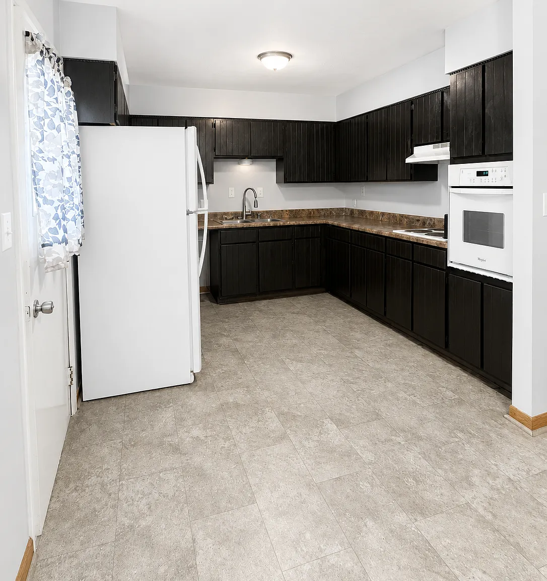5 bed, 2.5 bath, 2184 sqft, $2,200 — Photo 4