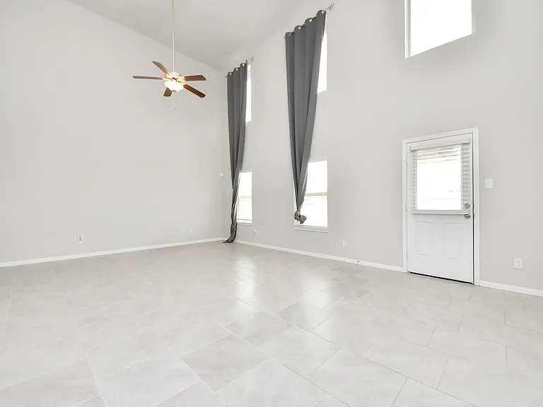 6934 Rosalina Landing Ln — Photo 13