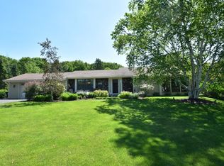 W248S8570 Stonehill Dr, Mukwonago, WI 53149