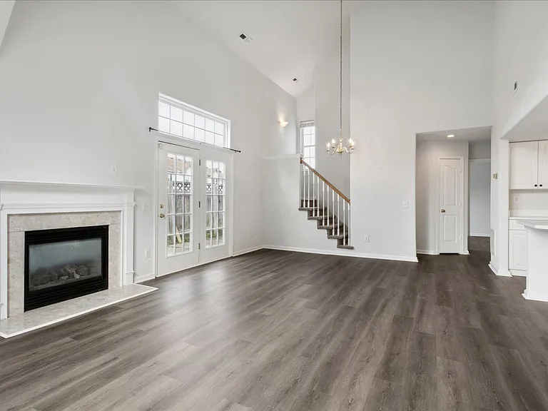 100 Post Oak Rd — Photo 3
