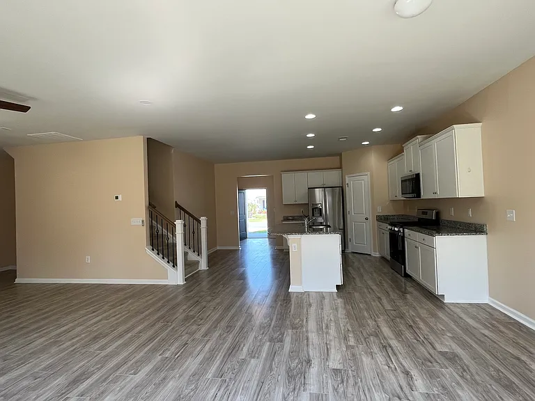 3076 Ellesmere Cir — Photo 8