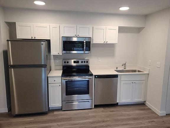 2nd image of 446 NE Izett St #104