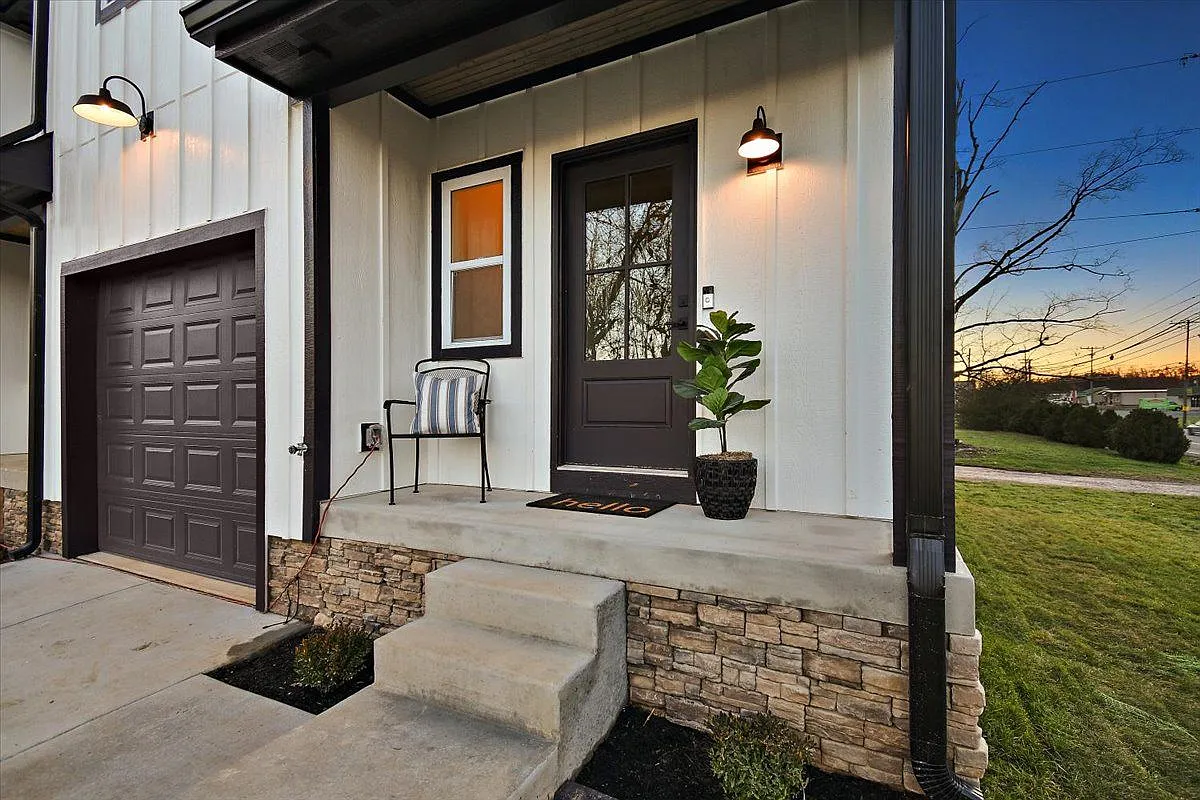 3 bed, 2.5 bath, 1464 sqft, $2,100 — Photo 2