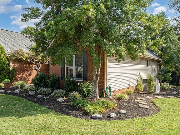 3rd image of 2926 Roellen Rd