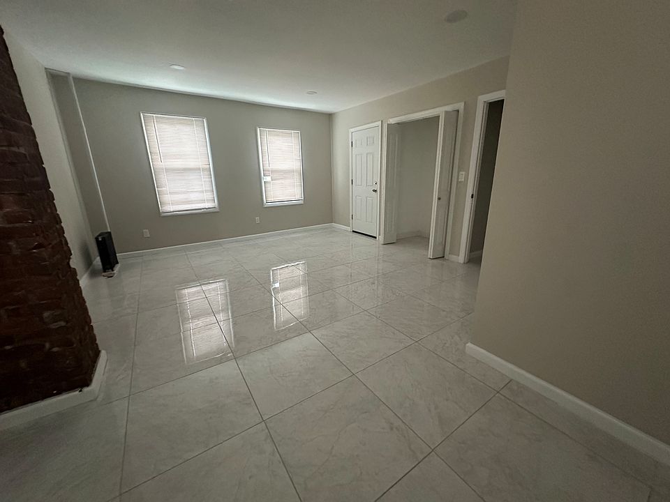 Living Room/Bedroom