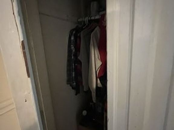 4th image of 186 Kelton St #3