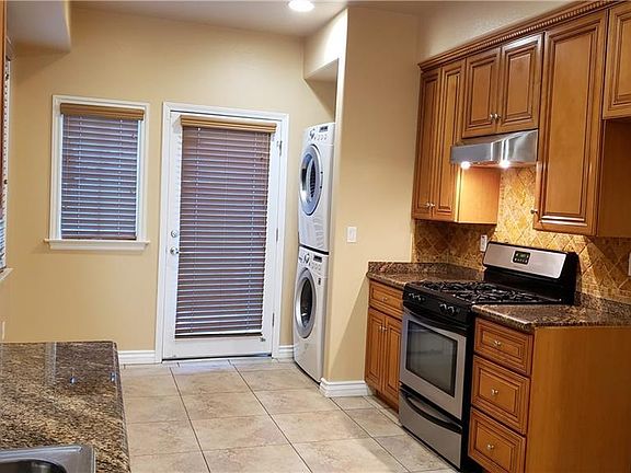 4th image of 88 N Roosevelt Ave Unit 1