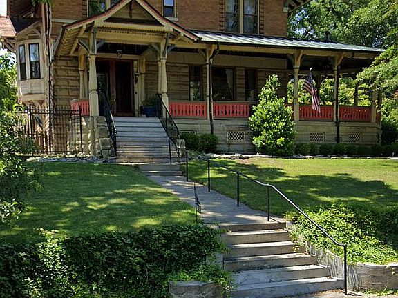 3rd image of 3885 Dakota Ave