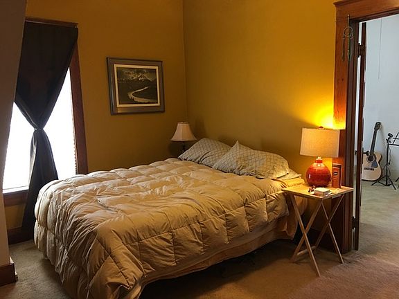 1st floor den or 4th bedroom