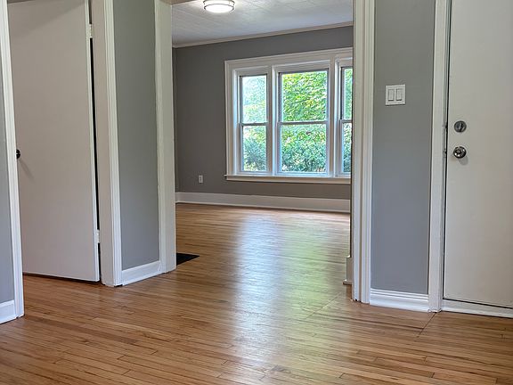 5th image of 1070 Elizabeth Ave NW