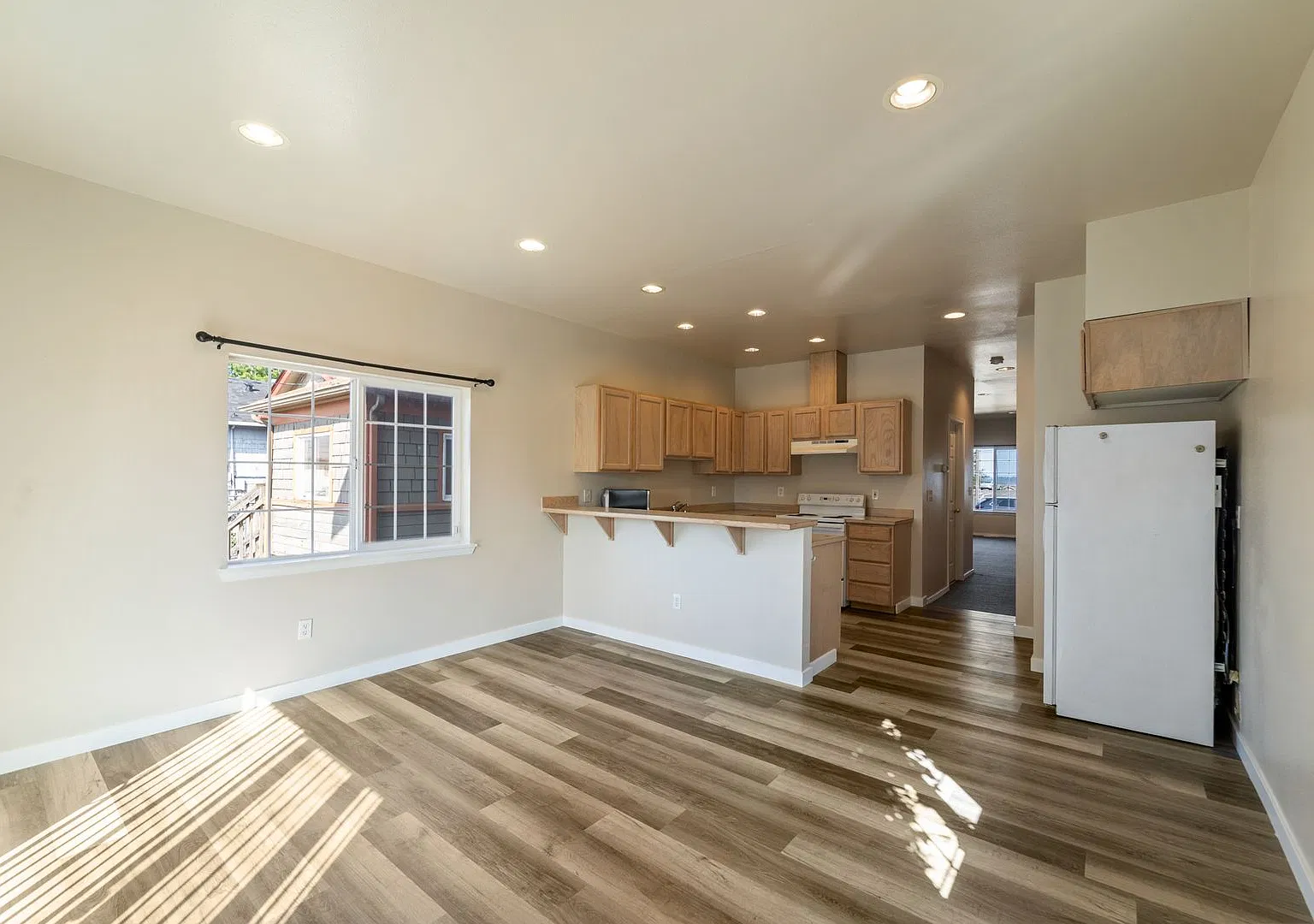Spacious 3 Bedroom / 2.5 Bathroom Single Family Home in Tacoma! — Photo 1