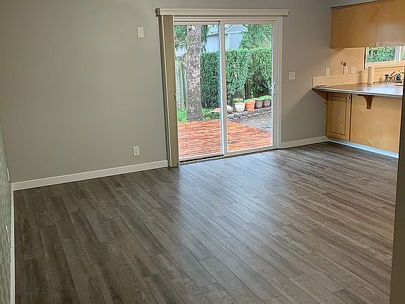 3rd image of 610 Stonehill Dr