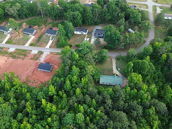 5th image of 215 Meadow Hill Dr