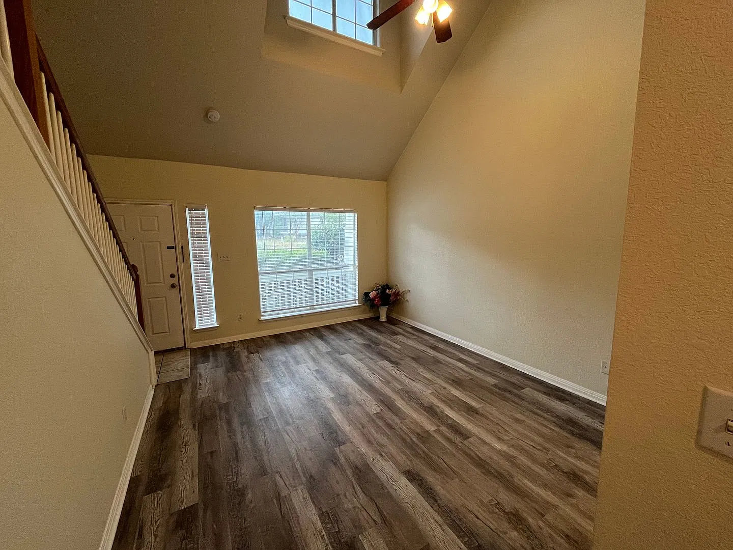 3 bed 2 bath single family home — Photo 3