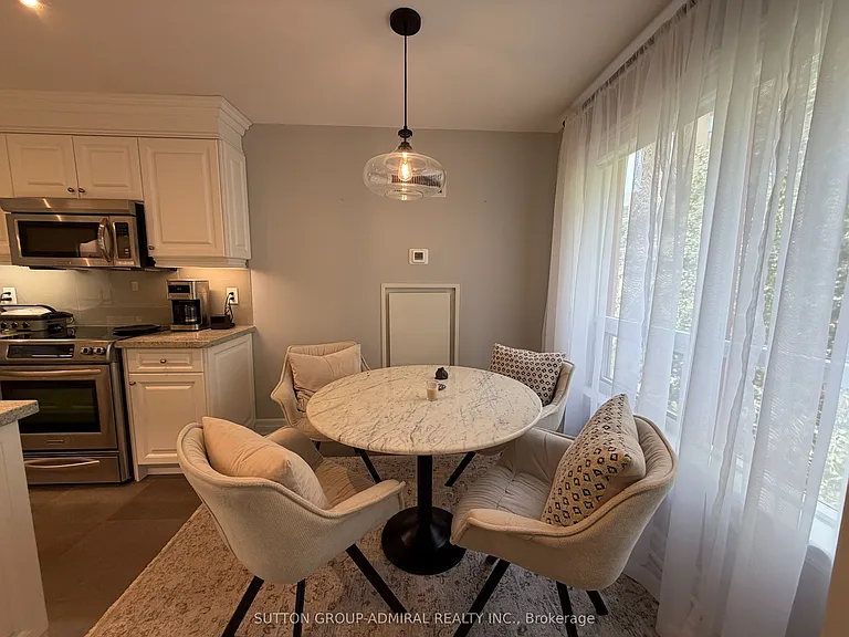 15 Rean Dr #302 — Photo 7