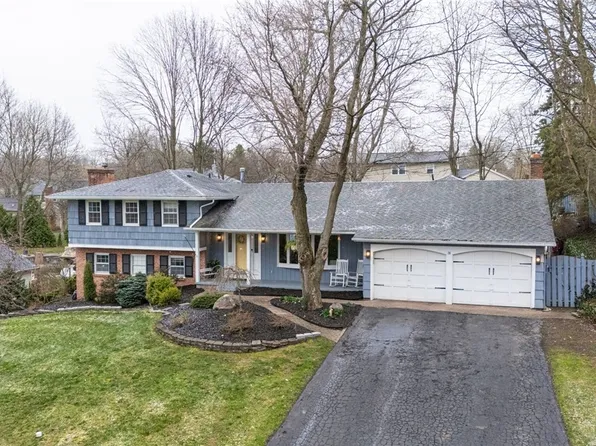 16 Whitecliff Dr, Pittsford, NY 14534