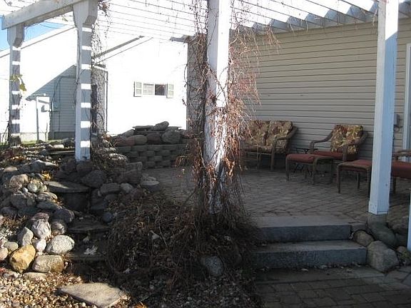 3rd image of 1687 Oakwood Dr