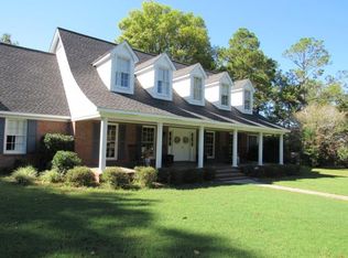 205 Plantation Dr, Waycross, GA 31501