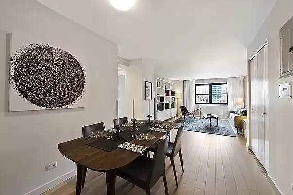 Rented by Manhattan Realty Group | media 2